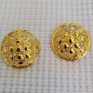 VTG Joan Rivers Signed Gold Tone Round Quilted Faux Seed Bead Clip On Earrings